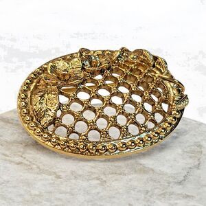 Vintage Gold Tone Victorian Style Floral Brooch Pin Filigree Oval Classic